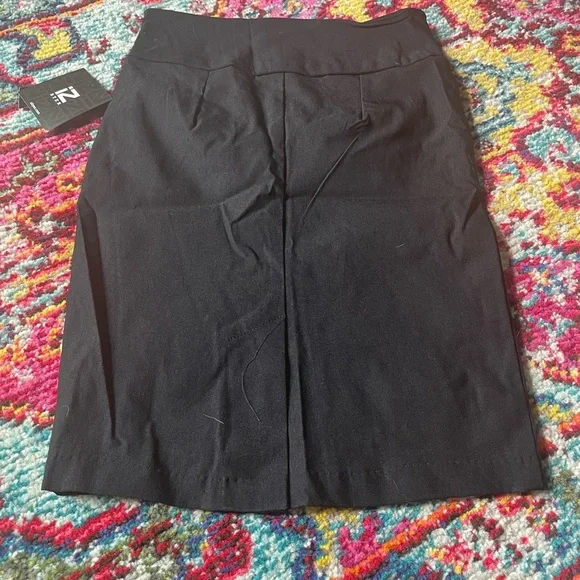 Black skirt - Picture 2 of 3